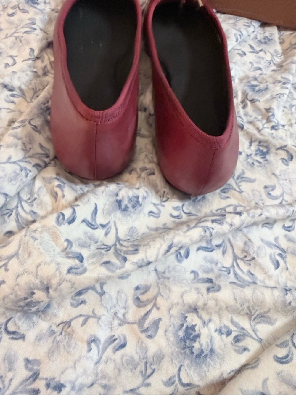 Coach Women's Burgundy Leather Ballet Flats with Bow - Picture 5 of 7